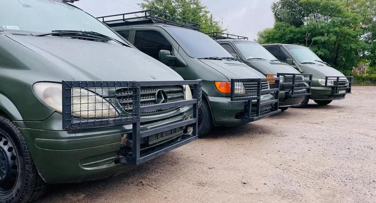 Скільки транспортних засобів ввезено в Україну як гуманітарну допомогу