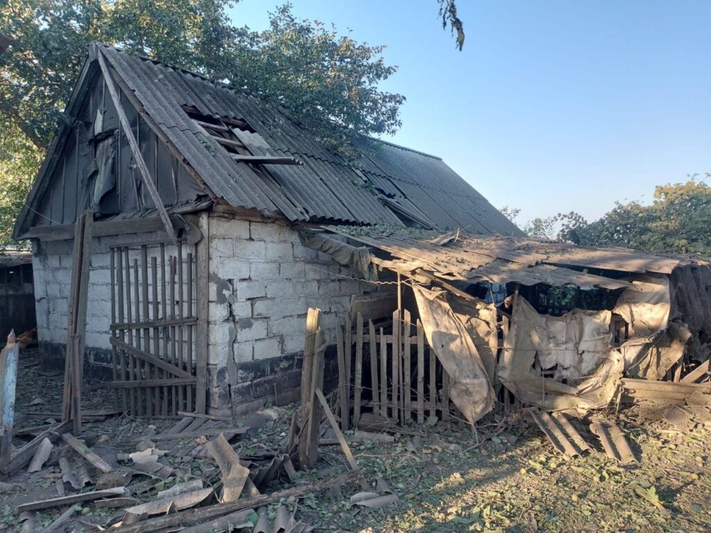 Російські війська обстріляли Синельниківський район: пошкоджені будинки та лінія електропередач
