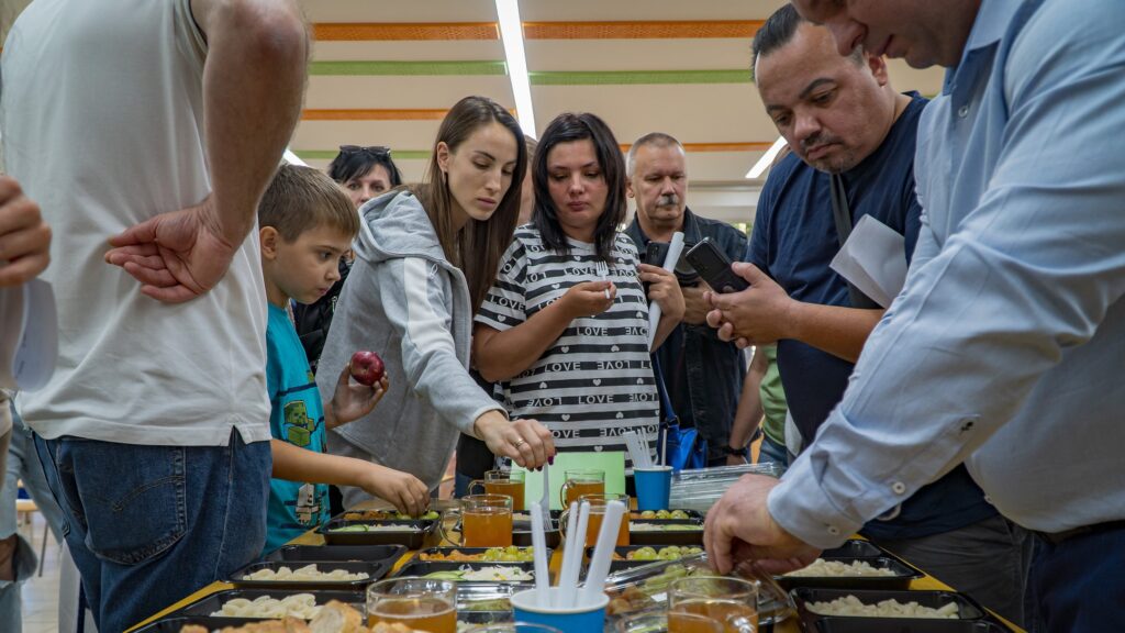 У Дніпрі батьки зустрілися з представниками підприємства, яке годує школярів