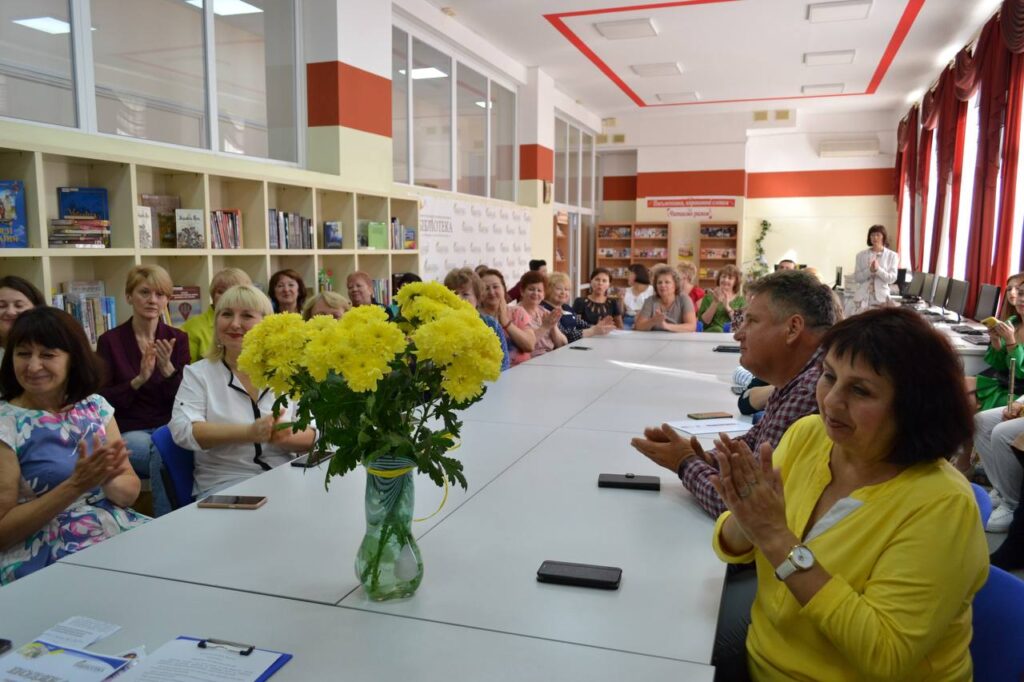 У Дніпрі відзначили працівників обласної бібліотеки