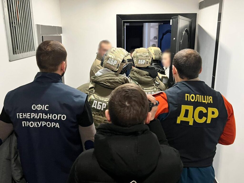 Шахраї з Дніпра вкрали у підприємців десятки мільйонів гривень за допомогою податкової