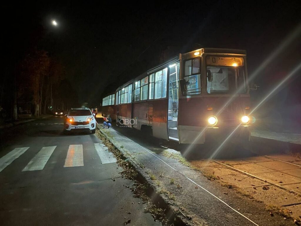 У Кривому Розі жінка загинула під колесами трамвая