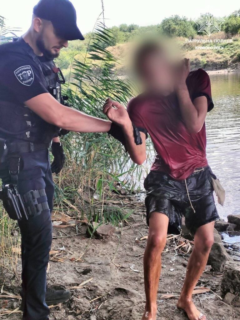 Криворізьські поліцейські врятували чоловіка, який намагався вкоротити собі віку