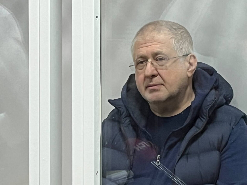 Суд залишив Коломойського під вартою з можливістю застави і відправив на медобстеження