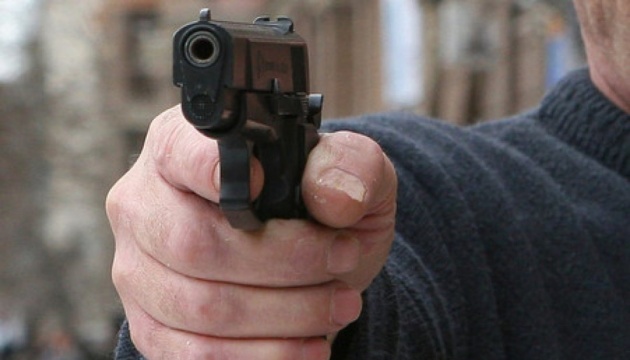 У Кам’янському затримали чоловіка, який влаштував стрілянину на вулиці, поранивши двох людей