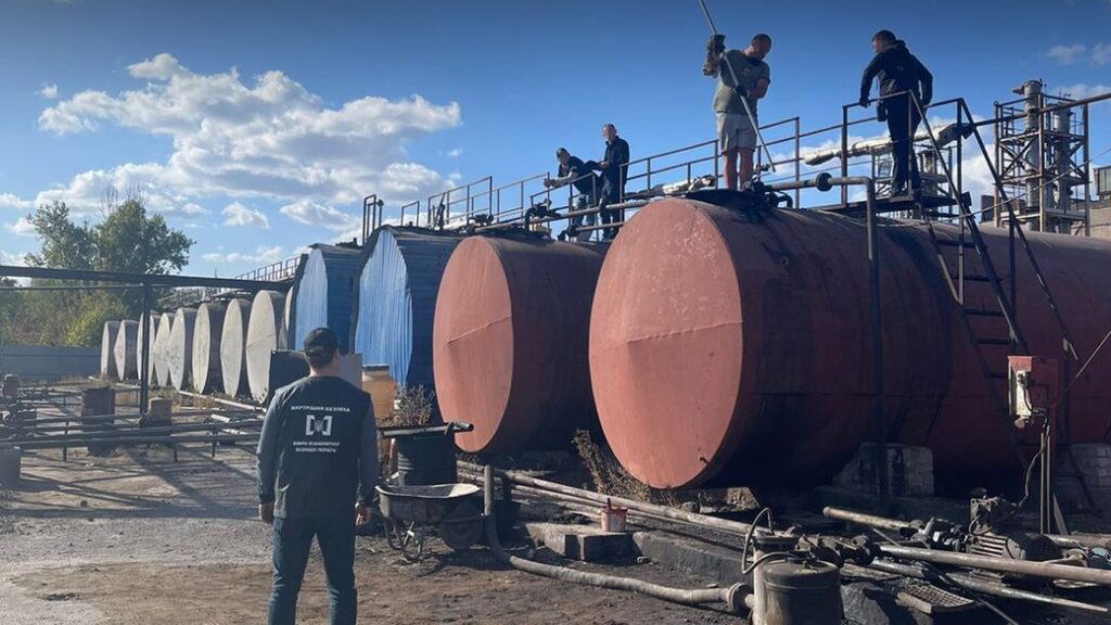На Дніпропетровщині нафтопереробний завод виготовляв фальсифіковане пальне