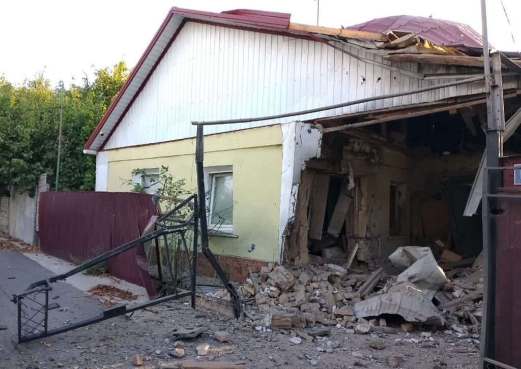 Вранці під час ворожого обстрілу Нікополя поранена жінка