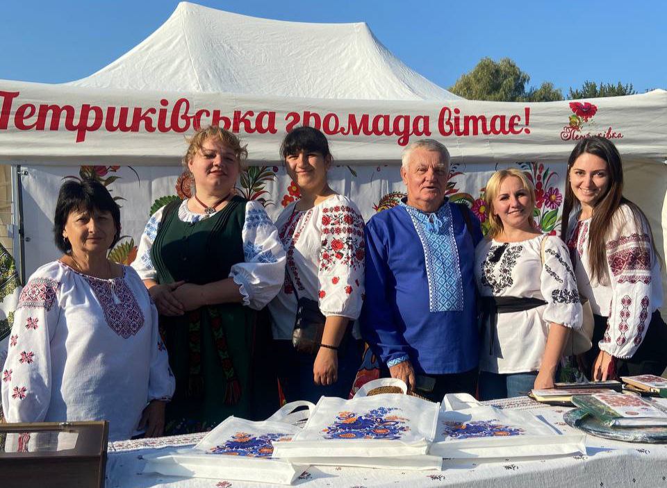 Дніпропетровщина представила на всеукраїнському фестивалі Петриківський розпис та козацькі пісні  