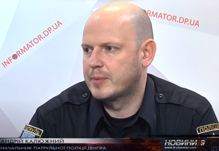 Начальник Дніпропетровської обласної патрульної поліції не хоче визнати себе на фото