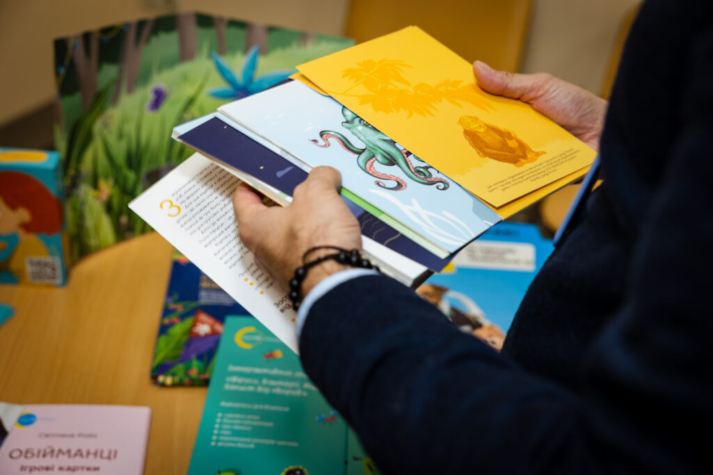 Громадам Дніпропетровської області передали 1380 навчально-розвивальних боксів