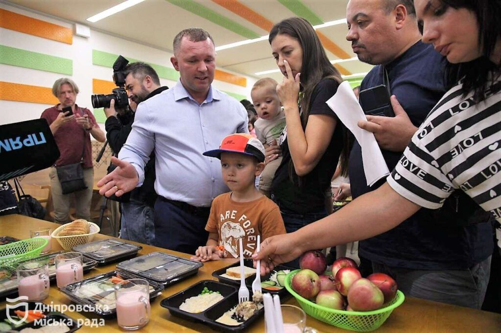 На Дніпропетровщині проводять опитування батьків щодо шкільного харчування