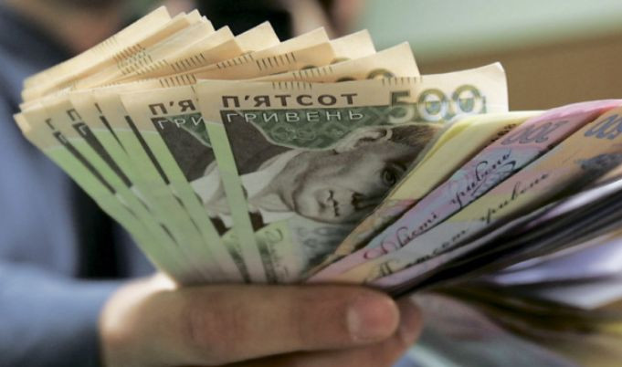 Кабмін підвищив зарплати бюджетникам