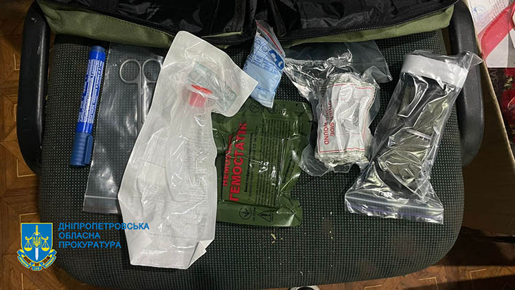Головлікар криворізької міської лікарні попалася на постачанні недоукомплектованих аптечок військовим за ціною вдвічі вищою за ринкову