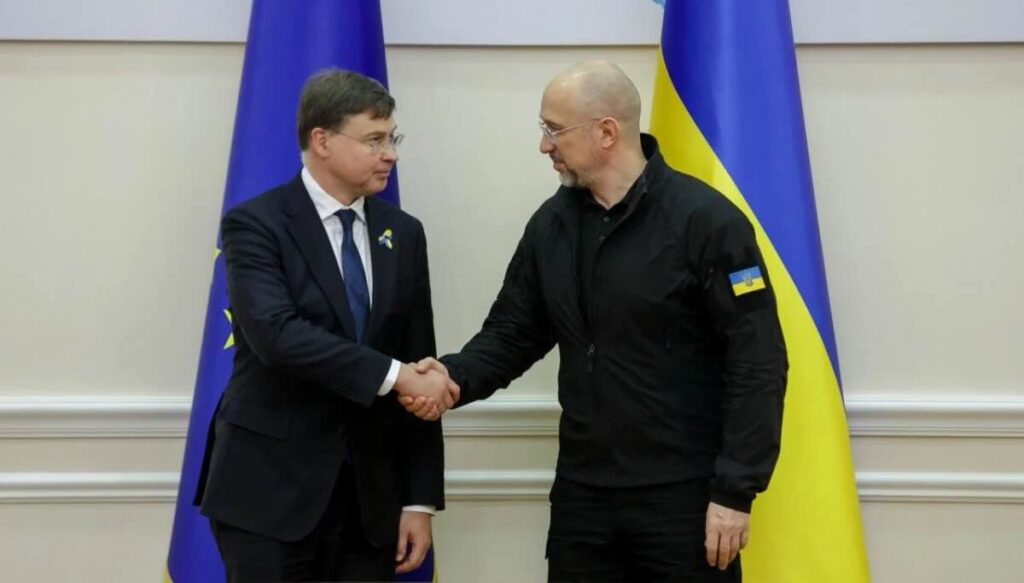 В ЕС раскрыли детали первых траншей 50-миллиардной помощи: когда и сколько получит Украина