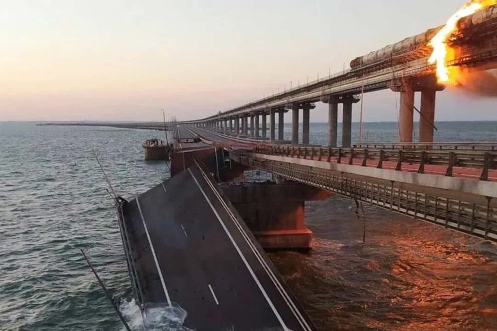 Украина уничтожит Крымский мост в первой половине 2024 года, — The Guardian