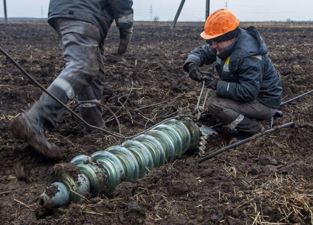 До зими українці проводитимуть без електрики більшу частину дня, – Financial Times