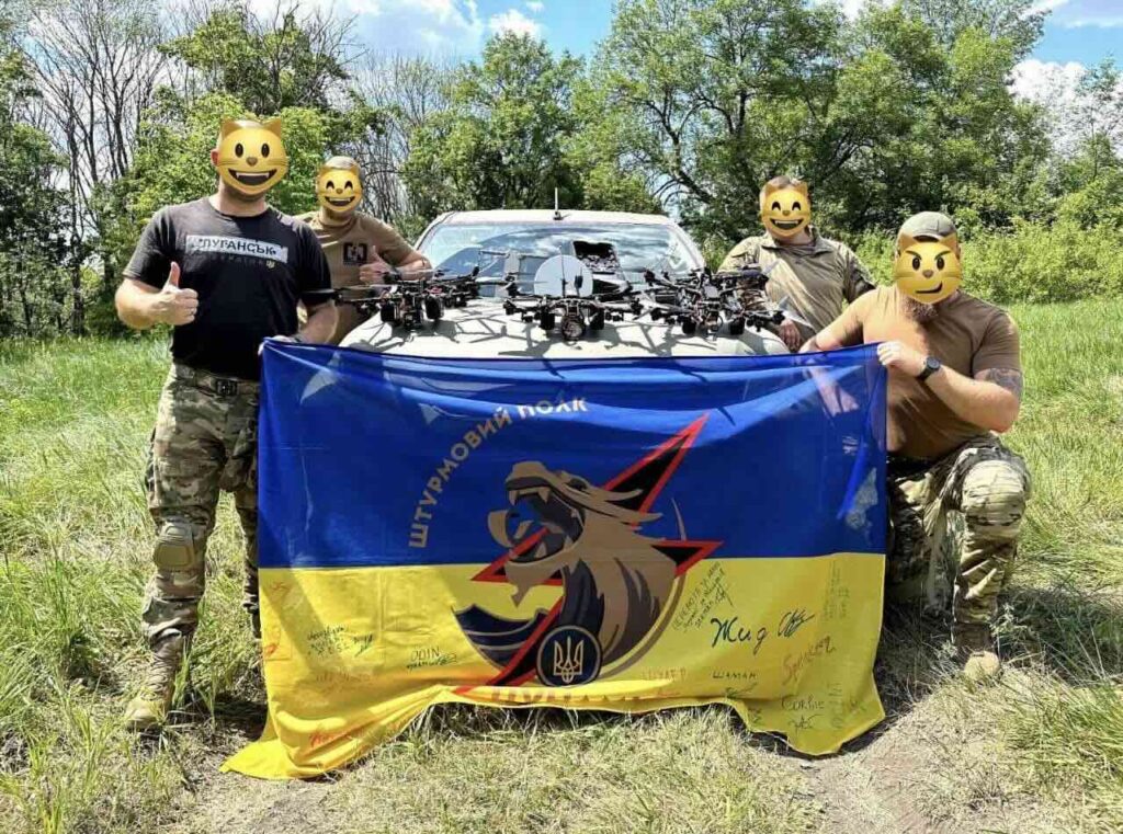 Бомбери для штурмовиків: команда Юрія Голика передала ударні дрони Mad Max полку «Цунамі»