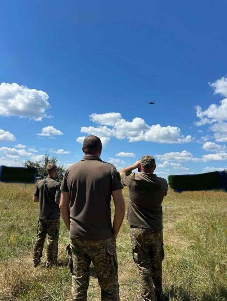 Команда Юрия Голика обучает военных управлять модифицированными беспилотниками