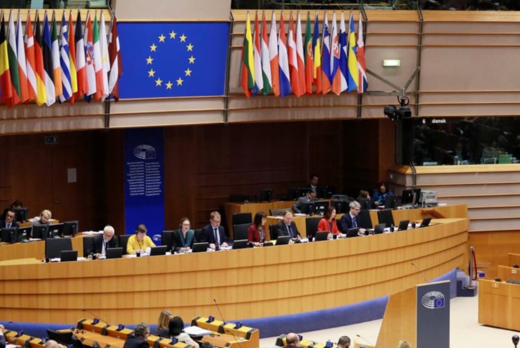 Европарламент призвал снять с Украины ограничения на удары по территории РФ