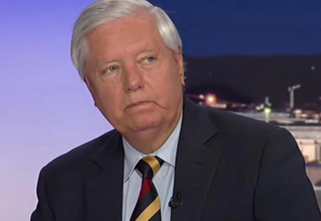 Грем пропонує Трампу жорсткіший курс: вилучати танкери з нафтою рф і передати Україні Tomahawk