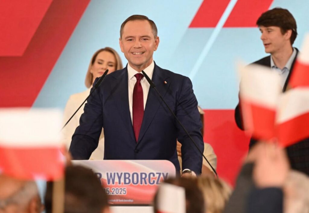 Польща завершує «етап безумовних привілеїв» для українських біженців: президент підписав закон